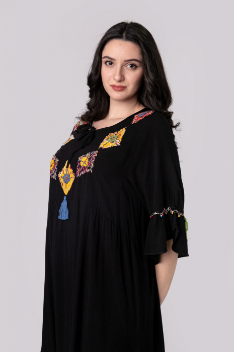 Rochie neagra boho chic cu romburi si ciucuri [3]