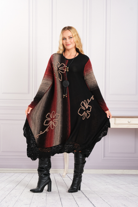 Rochie neagra boho chic tricotata cu baza asimetrica si model floral [4]