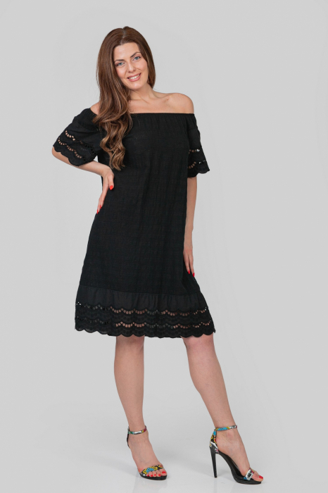 Rochie neagra cu detaliu perforat