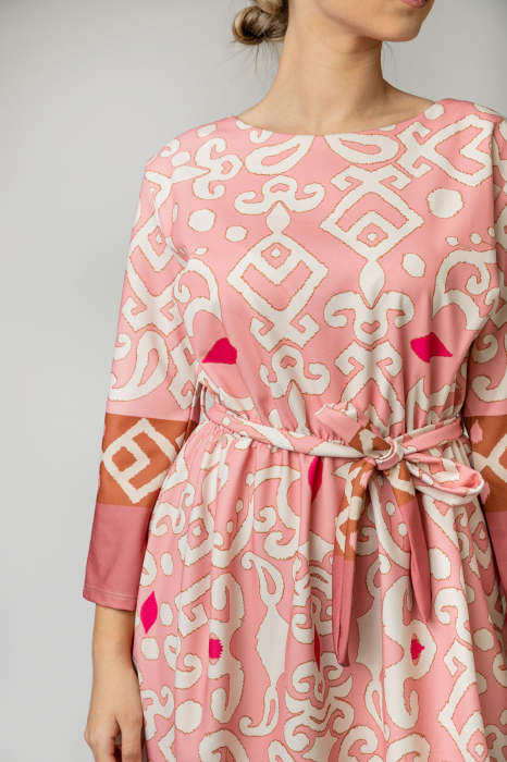 Rochie office roz somon cu imprimeuri geometrice crem si cordon in talie [2]