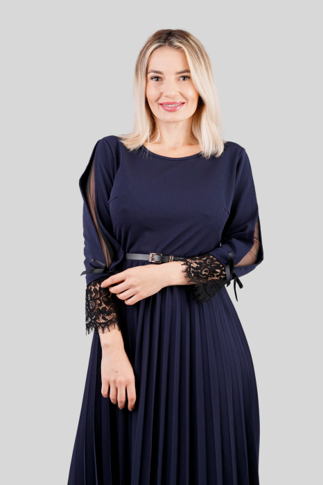 Rochie plisata bleumarin cu dantela si curea in talie [2]