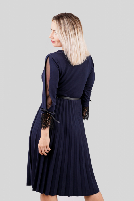 Rochie plisata bleumarin cu dantela si curea in talie [4]