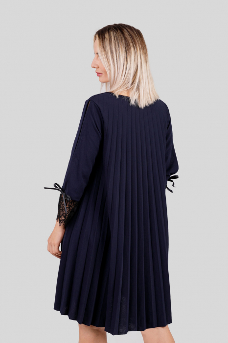 Rochie plisata bleumarin cu insertie de dantela [4]