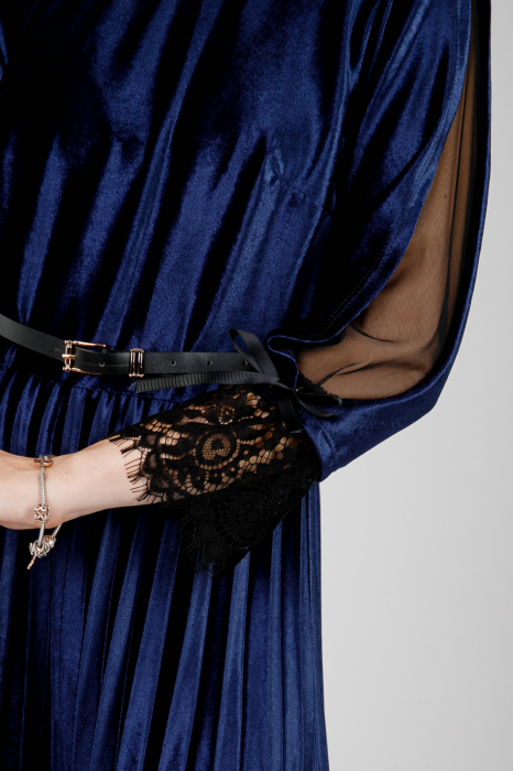 Rochie plisata bleumarin din catifea cu dantela si curea in talie [2]