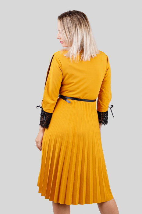 Rochie plisata galbena cu dantela si curea in talie [4]