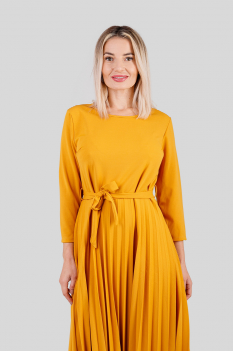 Rochie plisata galben mustar cu maneci trei sferturi si cordon in talie [2]