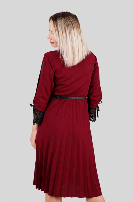 Rochie plisata grena cu dantela si curea in talie [4]