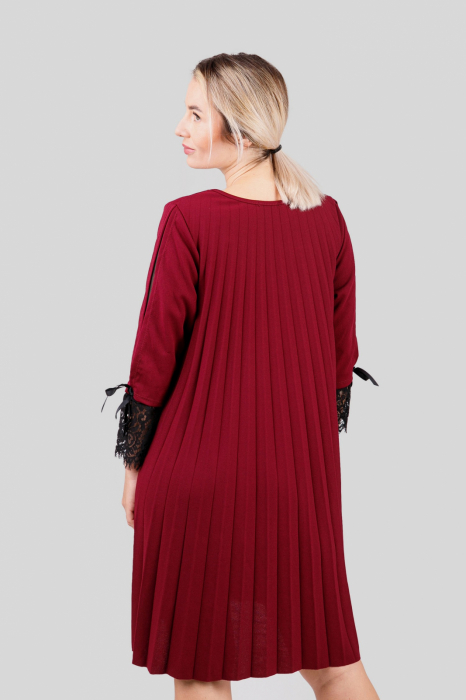 Rochie plisata grena cu insertie de dantela [4]