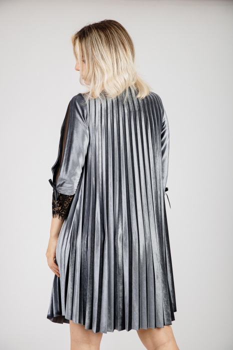 Rochie plisata gri din catifea cu insertie de dantela [4]