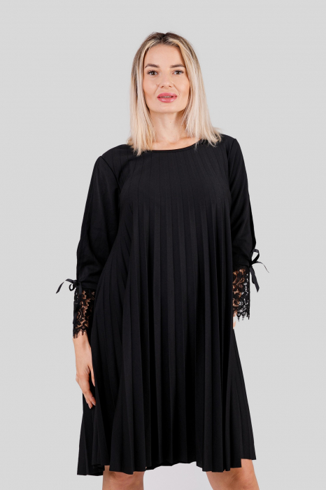 Rochie plisata neagra cu insertie de dantela [2]