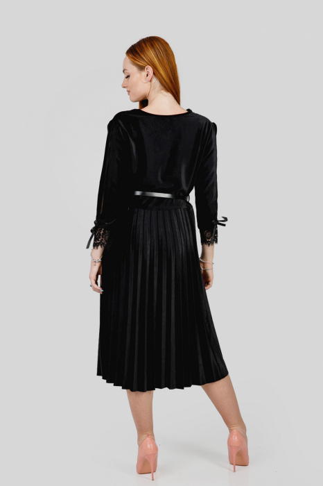 Rochie plisata neagra din catifea cu dantela si curea in talie [3]