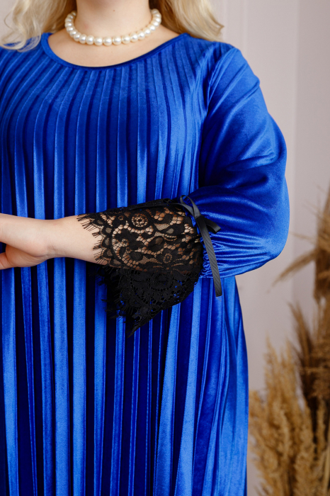 Rochie plisata plus size din catifea albastru regal Beatrice [2]