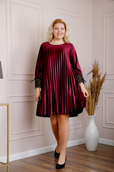Rochie plisata plus size din catifea grena Beatrice [4]