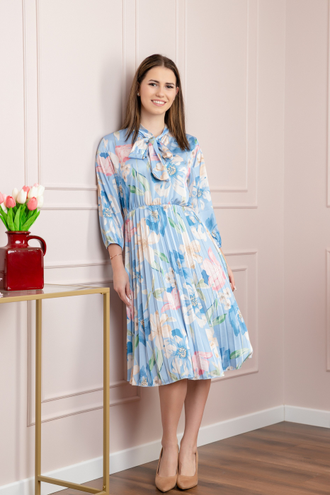 Rochie plisata satinata cu imprimeuri florale albastre [5]