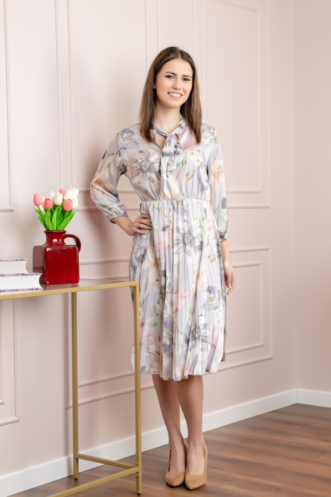 Rochie plisata satinata cu imprimeuri florale gri [5]