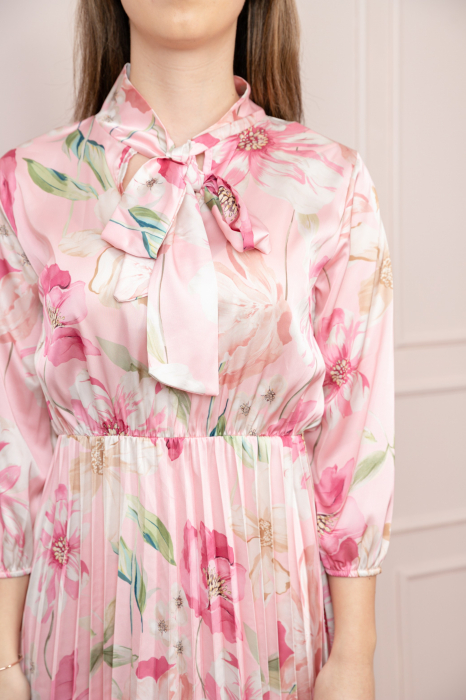 Rochie plisata satinata cu imprimeuri florale roz [2]