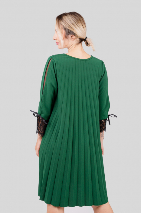 Rochie plisata smarald verde cu insertie de dantela [3]