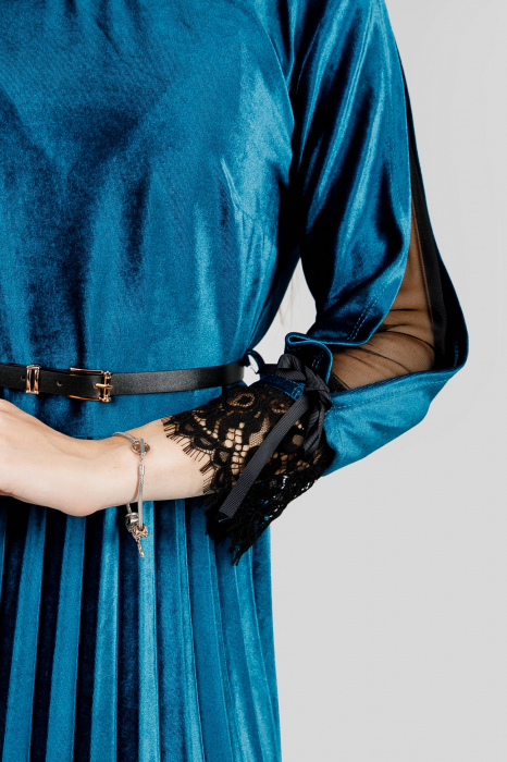 Rochie plisata turcoaz deschis din catifea cu dantela si curea in talie [2]