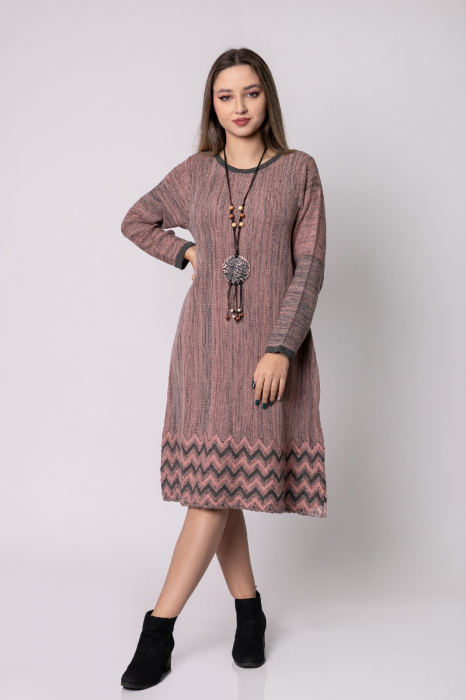 Rochie roz pudrat boho chic cu model geometric [3]