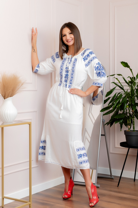Rochie traditionala alba cu motiv floral albastru Viorica [4]