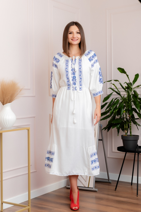 Rochie traditionala alba cu motiv floral albastru Viorica [5]