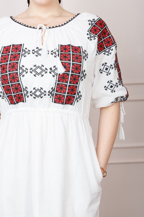 Rochie traditionala alba cu motiv geometric rosu Matilda 03 [2]