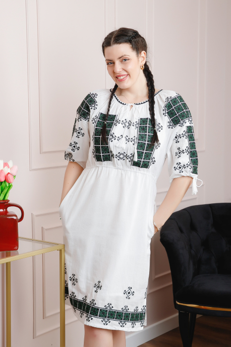 Rochie traditionala alba cu motiv geometric verde Matilda 01 [3]