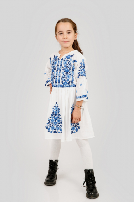 Rochie traditionala alba pentru fetite cu motiv floral albastru Sofia [5]
