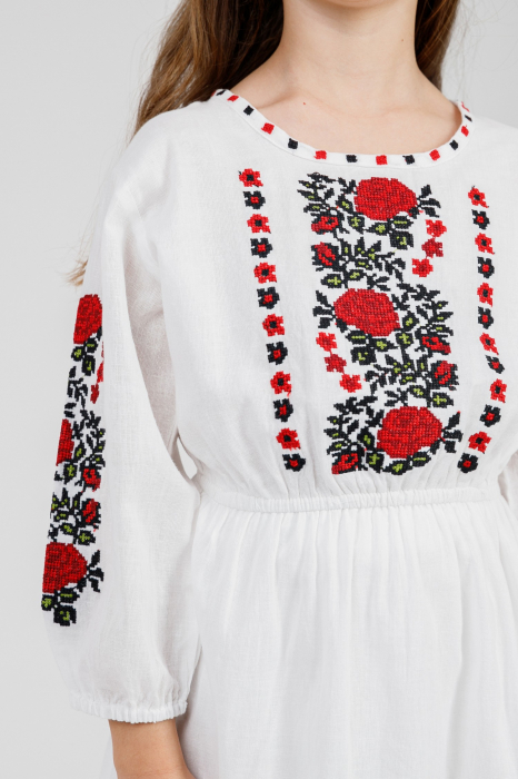 Rochie traditionala alba pentru fetite cu motiv floral rosu Maria [2]