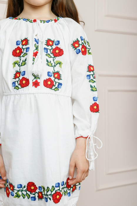Rochie traditionala alba pentru fetite cu motiv floral rosu Sara [2]