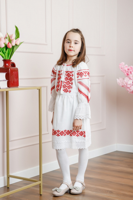 Rochie traditionala alba pentru fetite cu motiv geometric rosu Erica