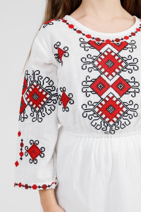 Rochie traditionala alba pentru fetite cu motiv geometric rosu Lorena [2]