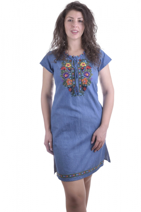 Rochie traditionala albastra cu motiv floral multicolor Lorena [4]