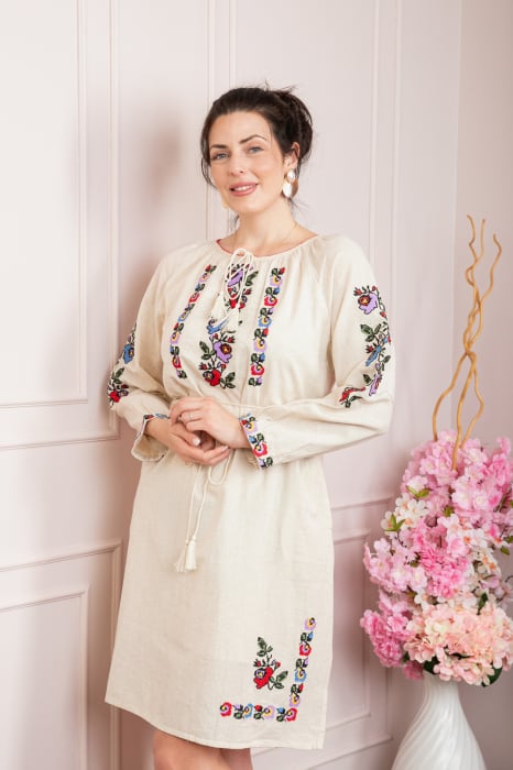 Rochie traditionala crem cu motiv floral multicolor Laura [3]