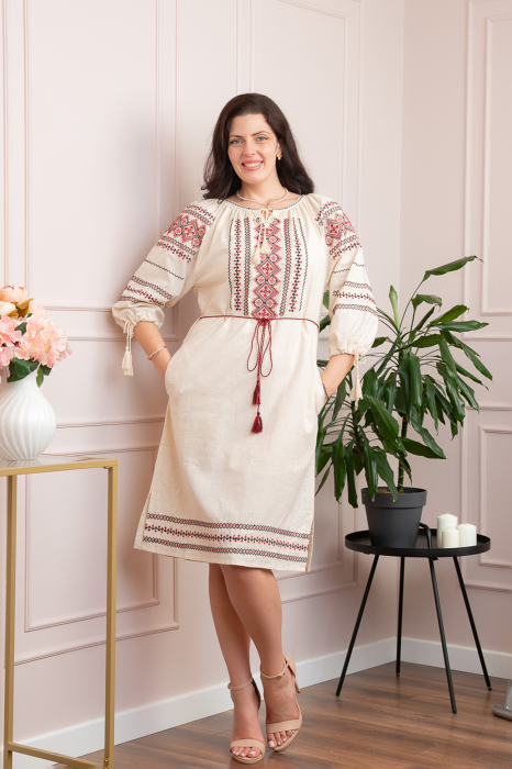 Rochie traditionala crem cu motiv geometric rosu Oana [3]