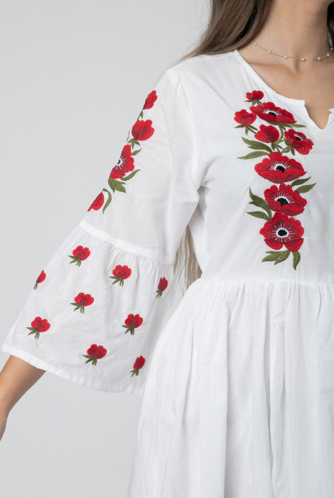 Rochie traditionala evazata alba cu motiv floral rosu Carina [2]