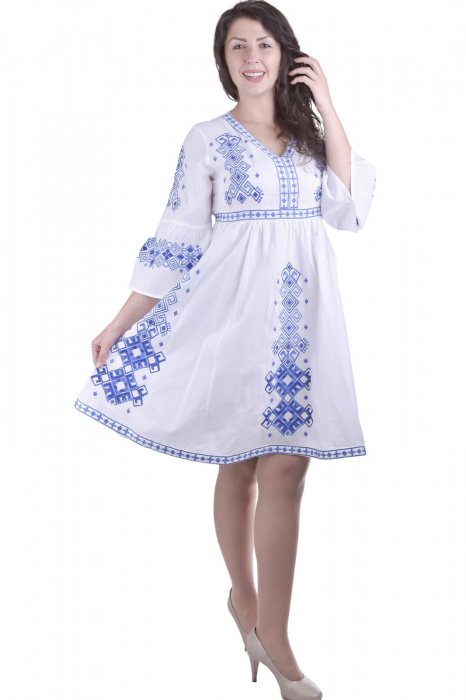 Rochie traditionala evazata alba cu motiv geometric albastru Marina 01 [4]