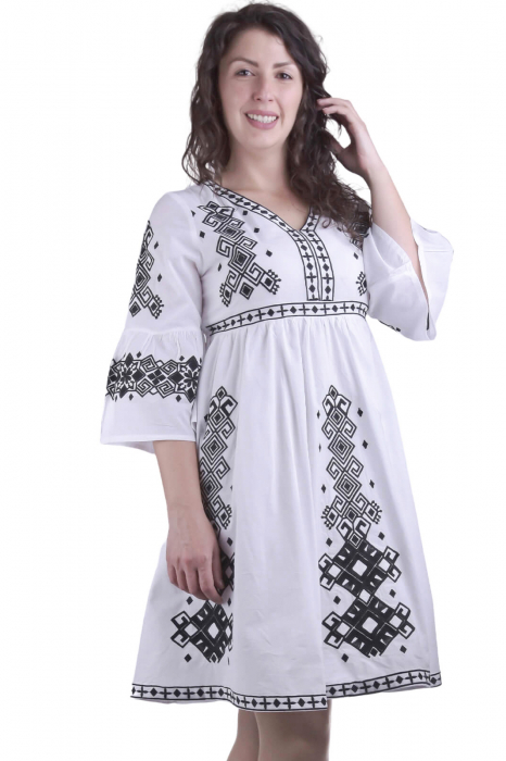 Rochie traditionala evazata alba cu motiv geometric negru Marina 04 [2]
