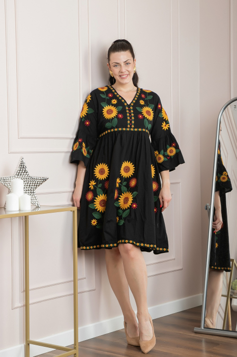Rochie traditionala evazata neagra cu motiv floral galben Catrinel [4]