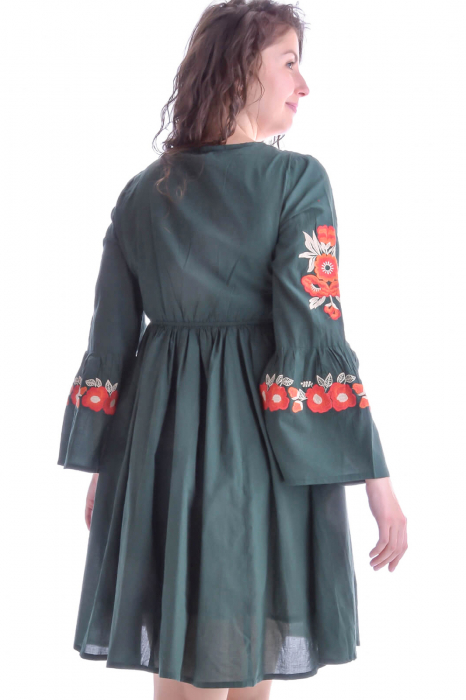 Rochie traditionala evazata verde cu motiv floral rosu Daria [3]