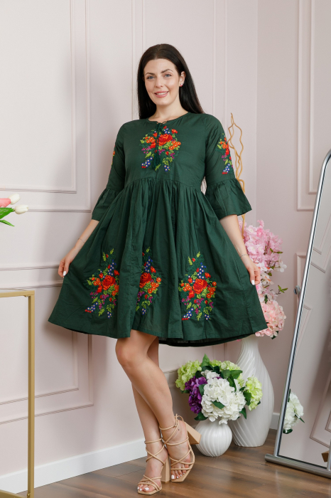 Rochie traditionala evazata verde cu motiv floral rosu Melania 01