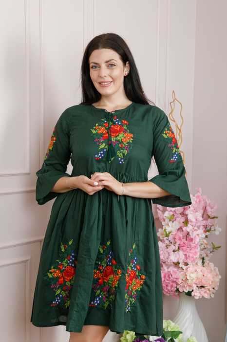 Rochie traditionala evazata verde cu motiv floral rosu Melania 01 [3]