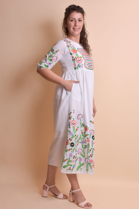 Rochie traditionala maxi alba cu motiv floral multicolor Alexandra [3]