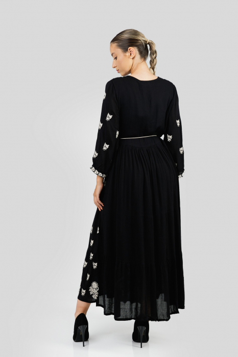 Rochie traditionala maxi neagra cu motiv floral bej Ilona 01 [4]