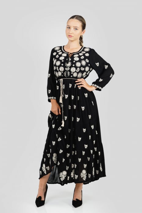Rochie traditionala maxi neagra cu motiv floral bej Ilona 01 [3]