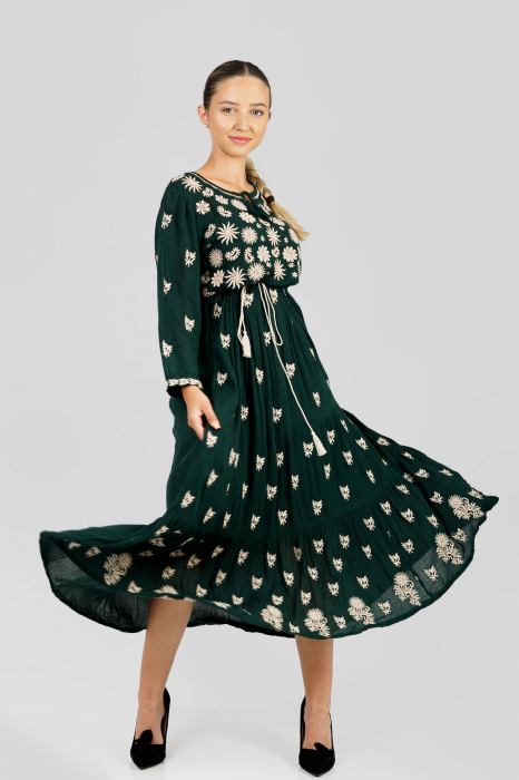 Rochie traditionala maxi verde cu motiv floral auriu Ilona 02 [4]