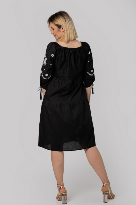 Rochie traditionala midi neagra cu motiv floral alb Mara [3]