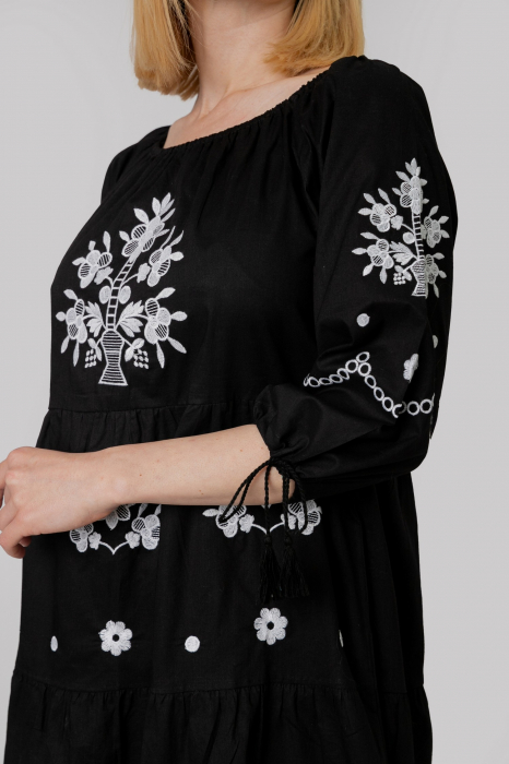 Rochie traditionala midi neagra cu motiv floral alb Mara [2]