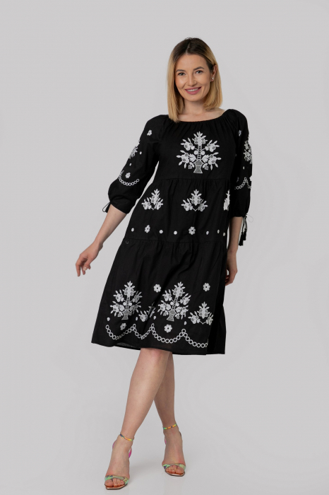Rochie traditionala midi neagra cu motiv floral alb Mara [4]