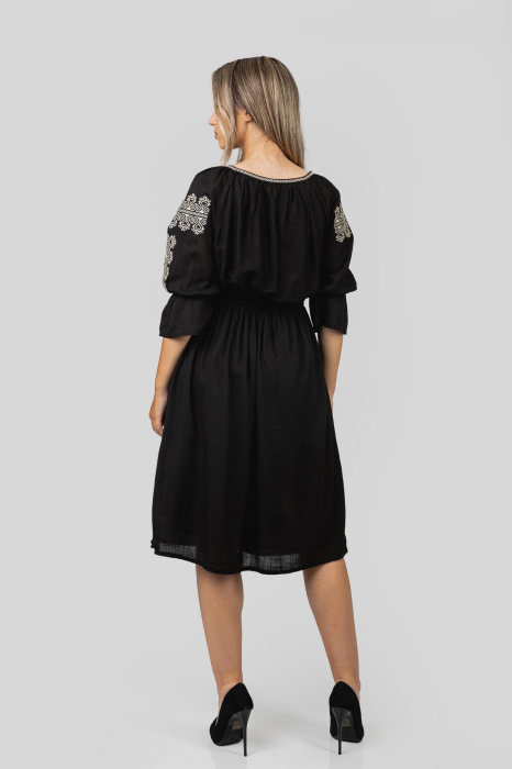 Rochie traditionala midi neagra cu motiv geometric alb Elisabeta 01 [3]